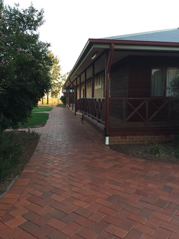 Aussie Cabins Hotel Dubbo Exterior foto